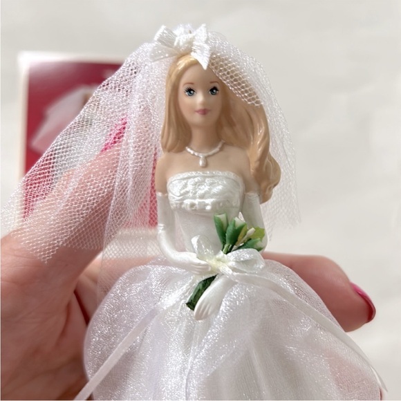 Hallmark Keepsake Ornament Barbie Blushing Bride - Picture 4 of 7